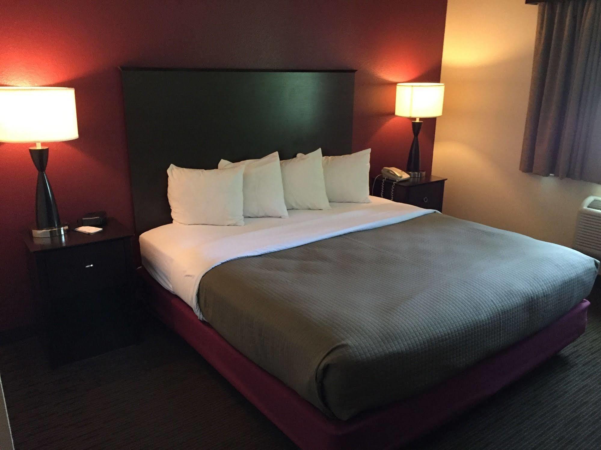 Blossom Hotel & Suites ทราเวิร์สซิตี้ ภายนอก รูปภาพ